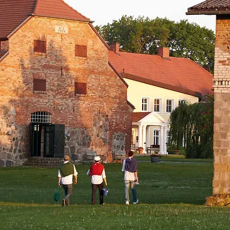 Relais & Chateaux Gutshaus Stolpe 4*